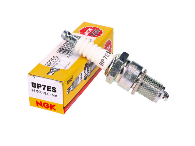 Bujie NGK BP7ES pentru moto / scuter