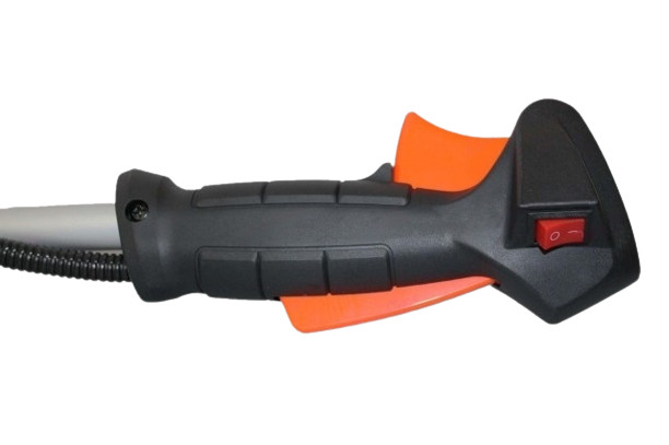 Motocoasă universală cu accelerație "ergonomică"