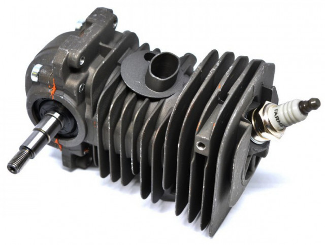 Motor drujbă complet Husqvarna 136, 137
