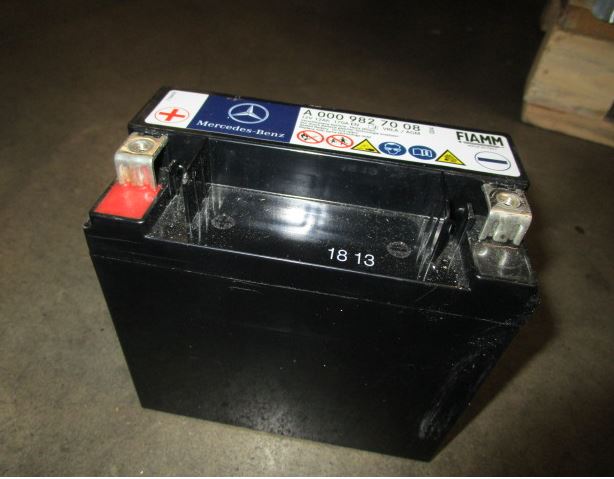Baterie auxiliară 12V/12AH compatibilă cu Mercedes - RESIGILAT