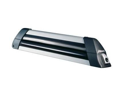Suport auto pentru schiuri și snowboard ATERA Nova 6, model 082726AT, compatibil cu montare pe bare transversale, capacitate pentru 6 perechi de schiuri sau 2 plăci de snowboard, culoare argintie.
